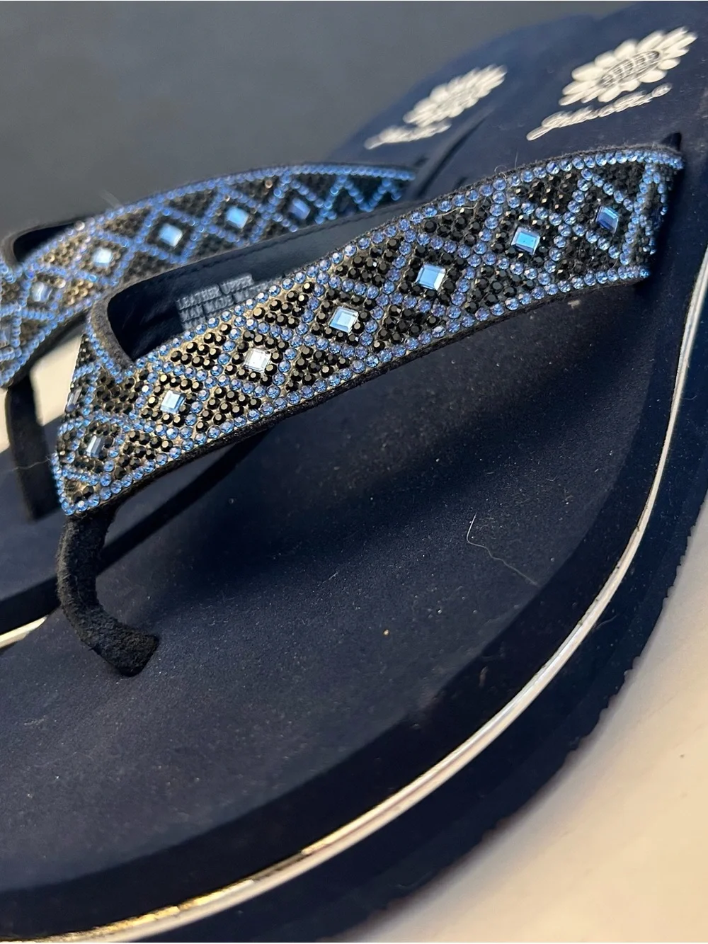 Yellow Box Navy Blue Beaded brand new women’s size 7.5 Sandals - Picture 2 of 7